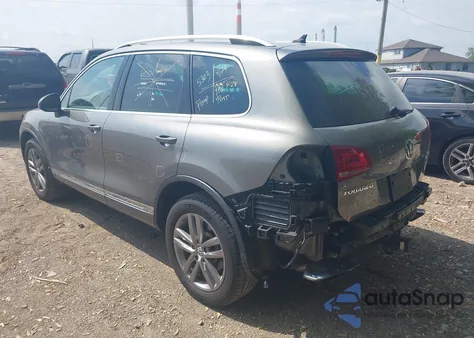 2016 Volkswagen Touareg Vr6 Lux z USA, uszkodzony, nr VIN WVGEF9BP7GD011255